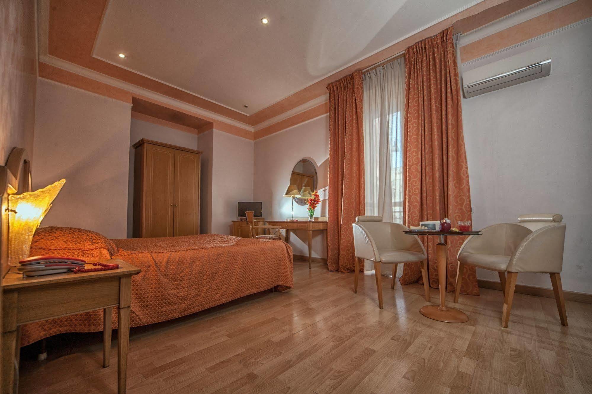 Hotel La Pace Napoli Værelse billede